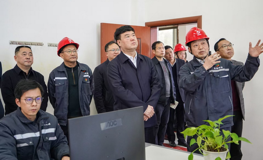 省委常委、省政法委書(shū)記魏建鋒調(diào)研海利集團(tuán)古丈縣宏源釩業(yè)公司